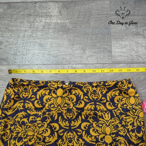 Xhilaration Pull On Ruched Skirt Size M - Picture 3 of 5